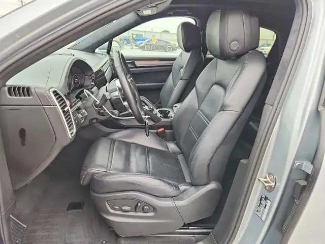 PORSCHE CAYENNE GTS COUPE 2023