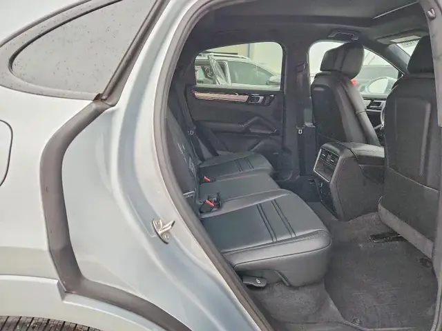 PORSCHE CAYENNE GTS COUPE 2023