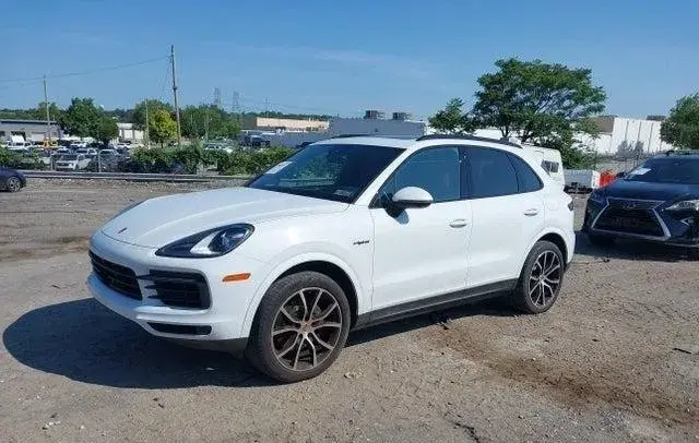 PORSCHE CAYENNE PLATINUM EDITION 2023