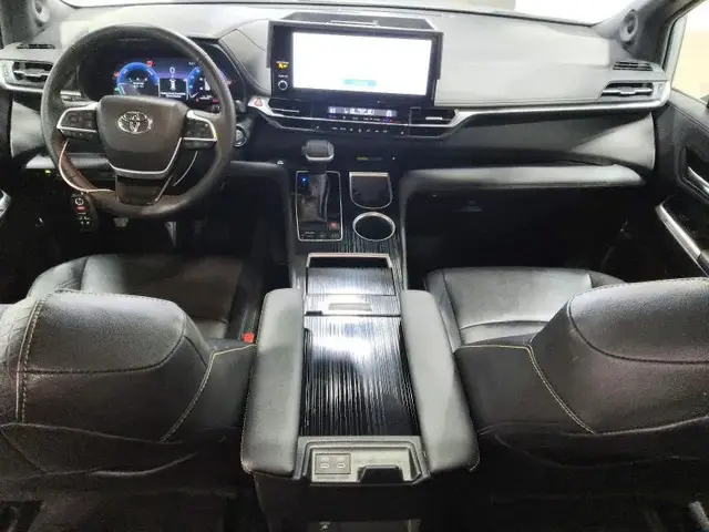TOYOTA SIENNA WOODLAND EDITION 2025