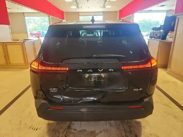 TOYOTA RAV4 XLE PREMIUM 2026
