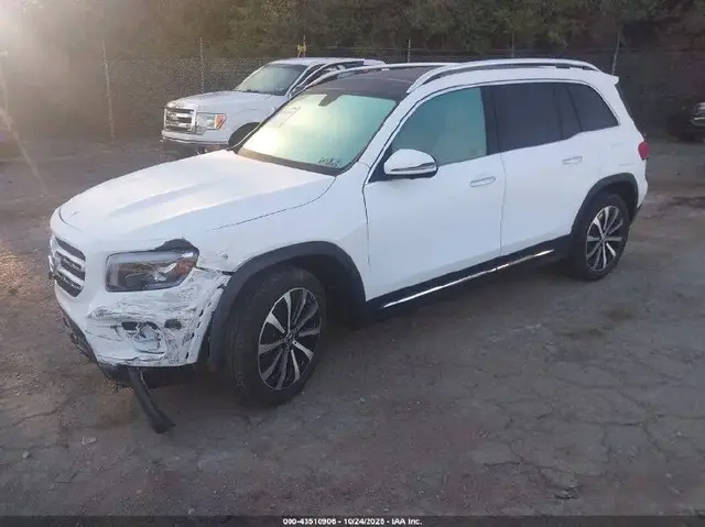 MERCEDES-BENZ GLB 2023