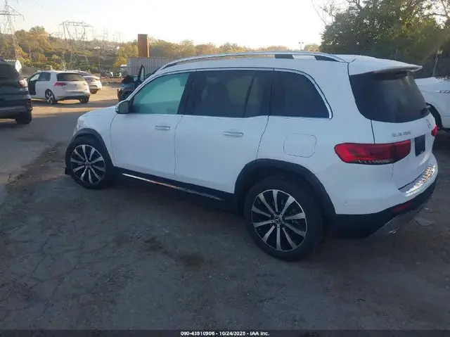 MERCEDES-BENZ GLB 2023