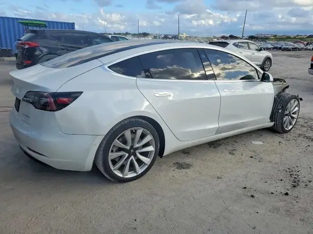 TESLA MODEL 3 2019