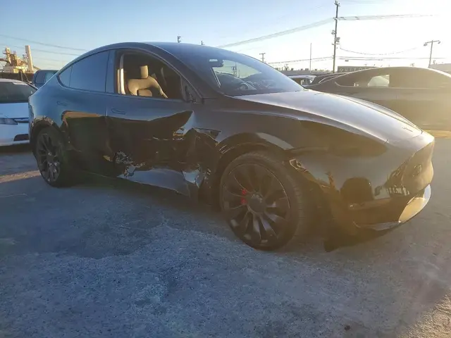 TESLA MODEL Y 2023