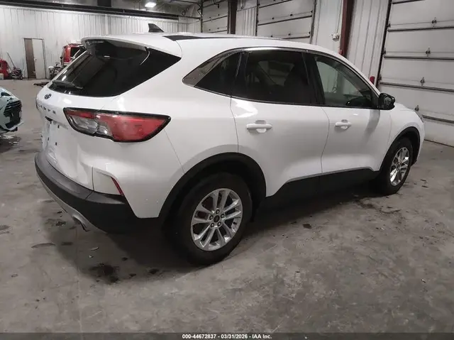 FORD ESCAPE SE 2022