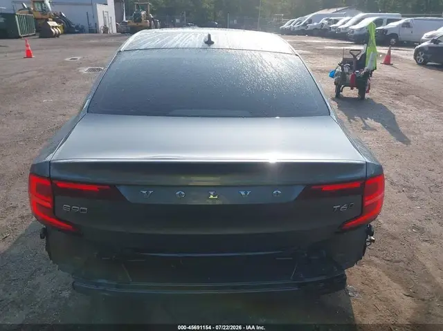 VOLVO S90 T6 MOMENTUM 2018
