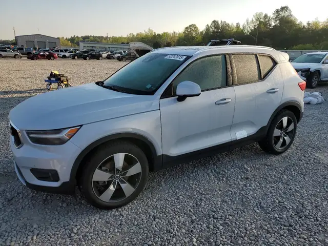 VOLVO XC40 2022