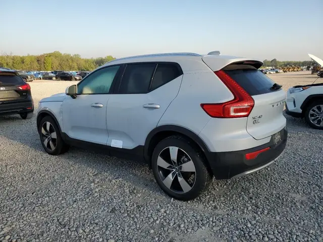 VOLVO XC40 2022