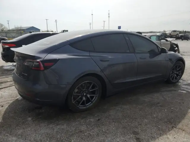 TESLA MODEL 3 2022