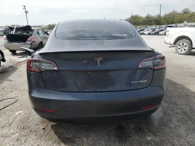 TESLA MODEL 3 2022
