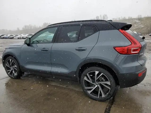 VOLVO XC40 2021