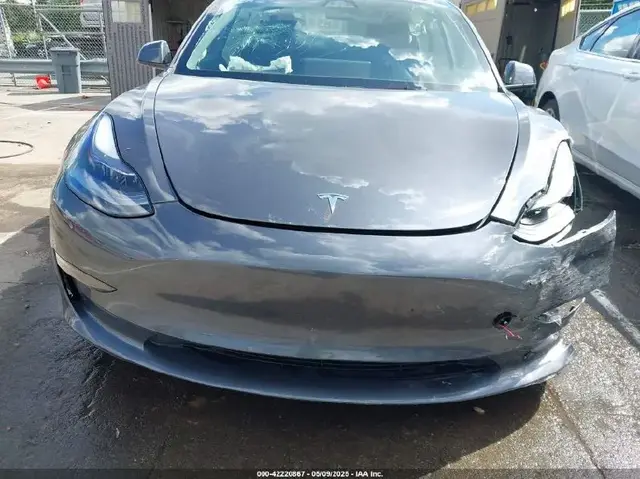 TESLA MODEL 3 2023