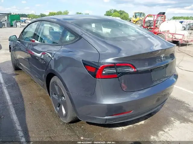 TESLA MODEL 3 2023