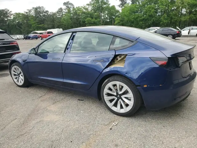 TESLA MODEL 3 2023