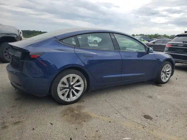 TESLA MODEL 3 2023