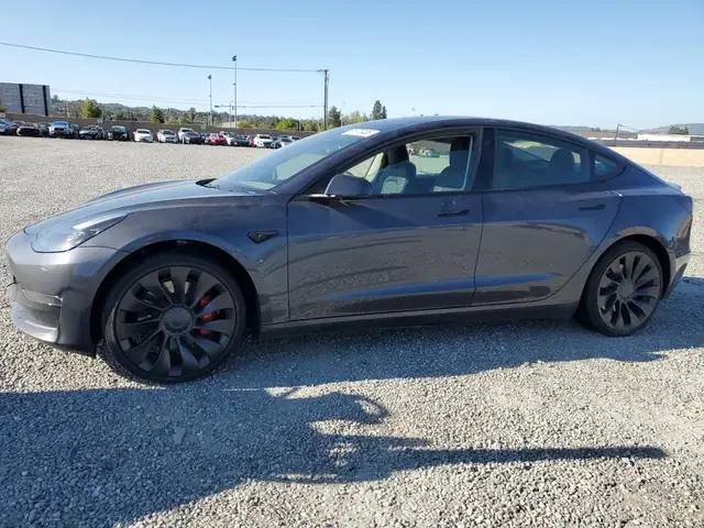 TESLA MODEL 3 2023