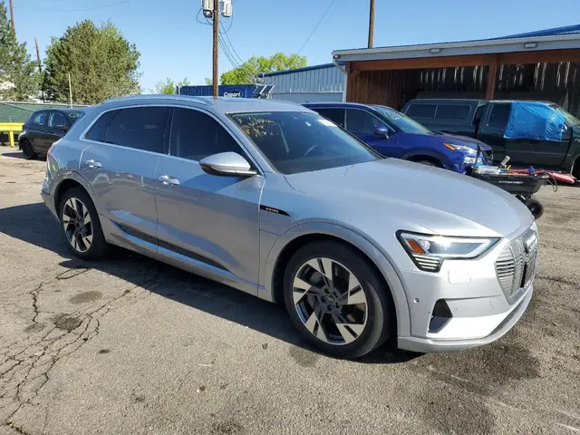 AUDI E-TRON PREMIUM PLUS 2022