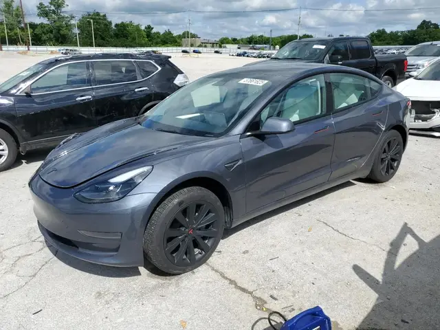 TESLA MODEL 3 2023
