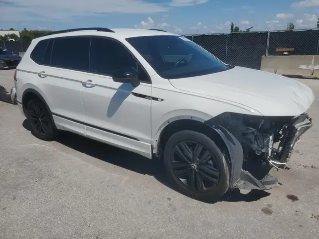 VOLKSWAGEN TIGUAN SE R-LINE BLACK 2021