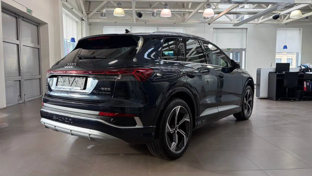 AUDI Q4 E-TRON CREATIVE EDITION 2025