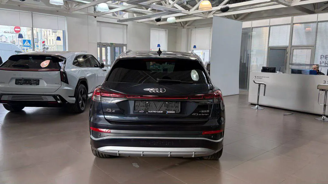 AUDI Q4 E-TRON CREATIVE EDITION 2025
