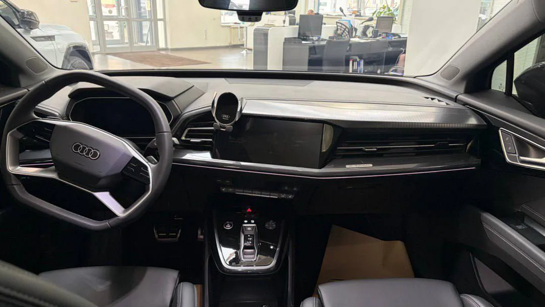 AUDI Q4 E-TRON CREATIVE EDITION 2025