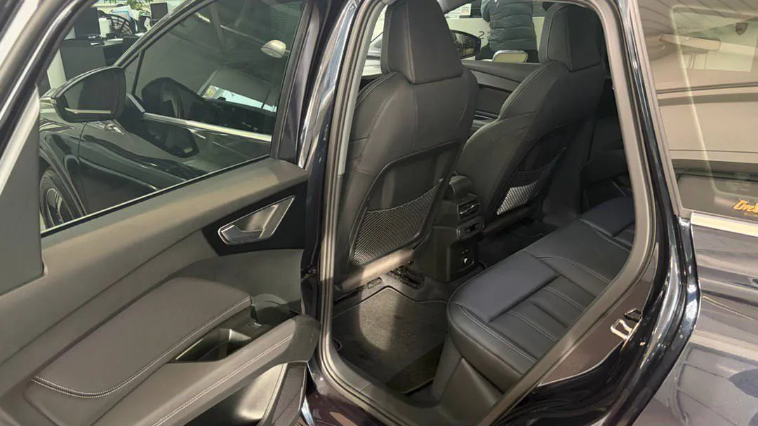 AUDI Q4 E-TRON CREATIVE EDITION 2025