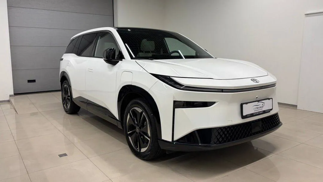 TOYOTA BZ3X PRO 2025