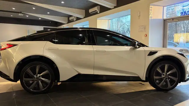 TOYOTA BZ5 550 PRO SMART 2025