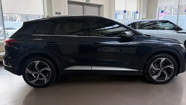 AUDI Q4 E-TRON CREATIVE EDITION 2025