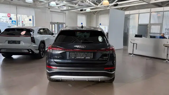 AUDI Q4 E-TRON CREATIVE EDITION 2025