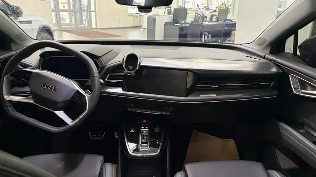 AUDI Q4 E-TRON CREATIVE EDITION 2025