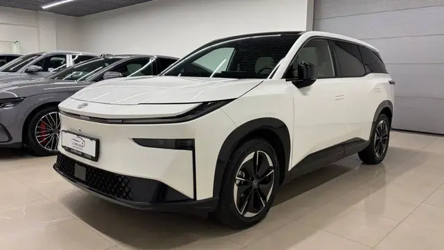 TOYOTA BZ3X PRO 2025