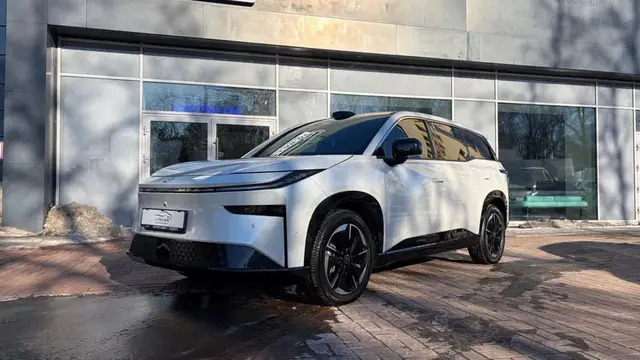TOYOTA BZ3X 2025