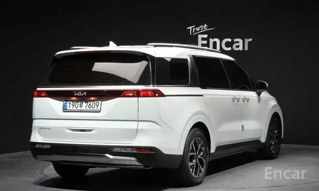KIA CARNIVAL SIGNATURE 2023