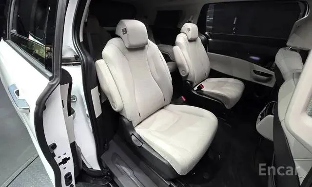 KIA CARNIVAL SIGNATURE 2023