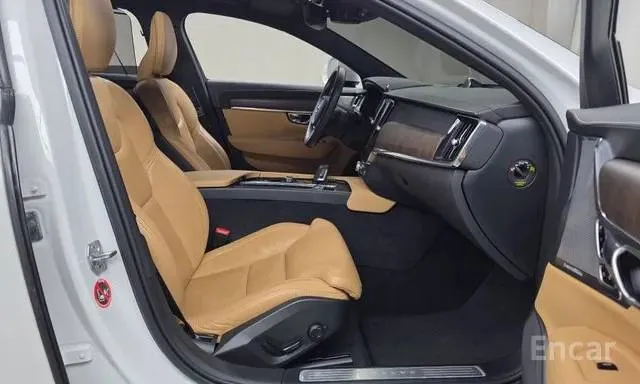 VOLVO B5 AWD 2021