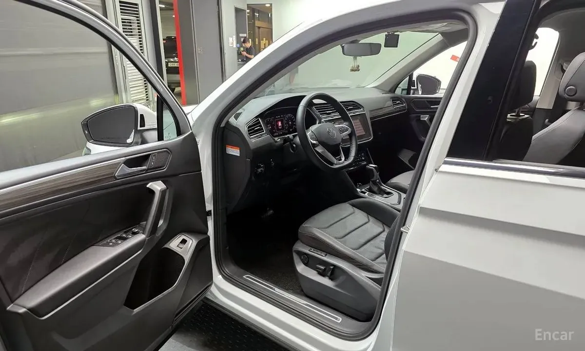 VOLKSWAGEN TIGUAN R-LINE 2 2023