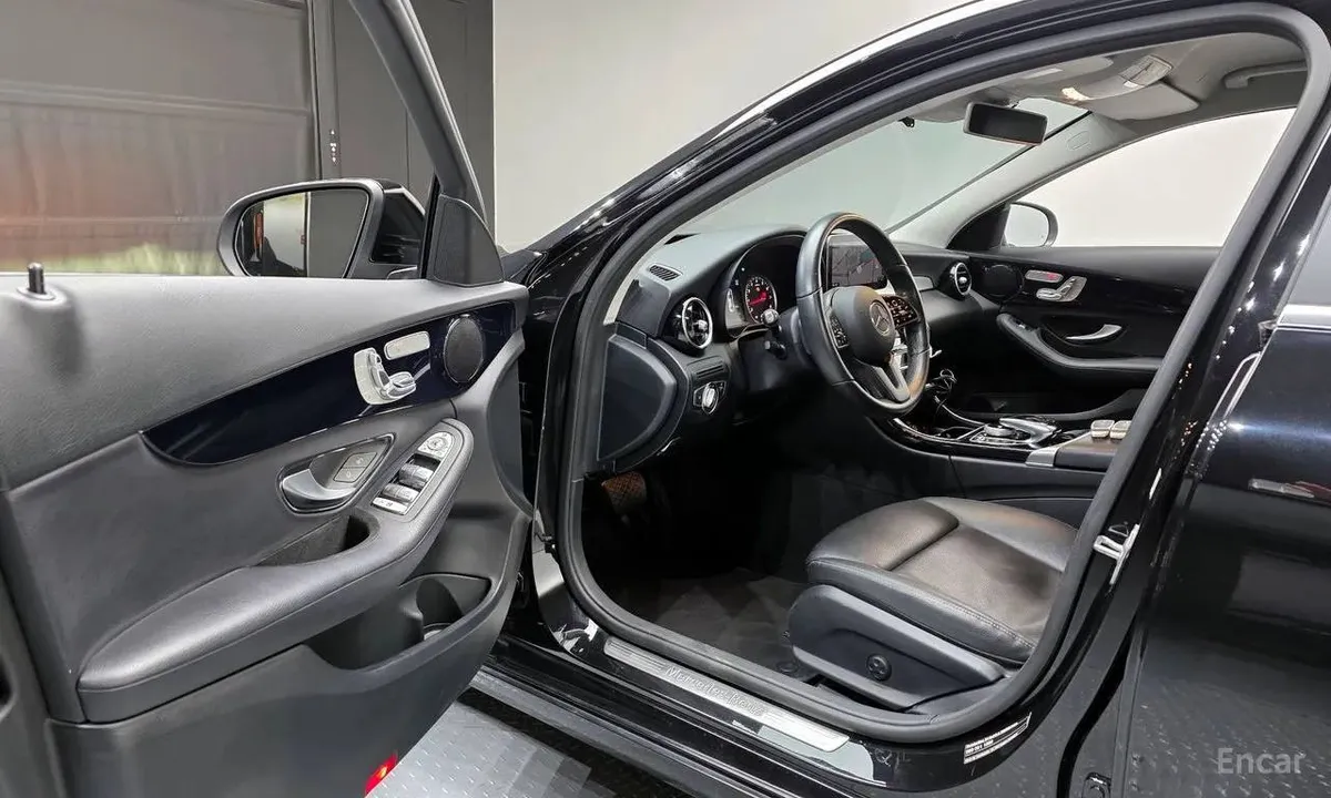 MERCEDES-BENZ C200 2020