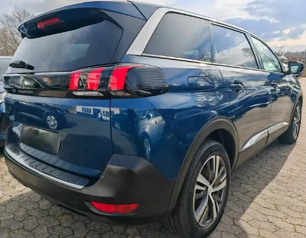PEUGEOT 5008 2022