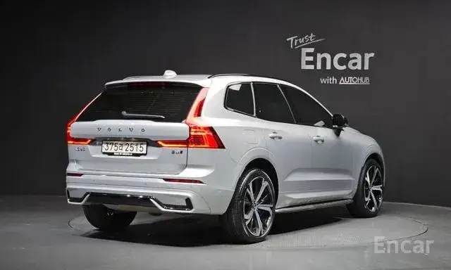 VOLVO XC60 B6 R-DESIGN 2022