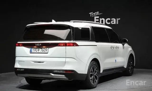 KIA CARNIVAL SIGNATURE 2023