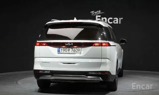 KIA CARNIVAL SIGNATURE 2023
