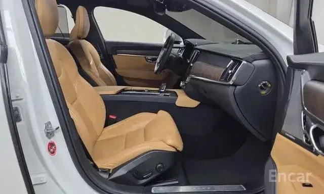 VOLVO B5 AWD 2021