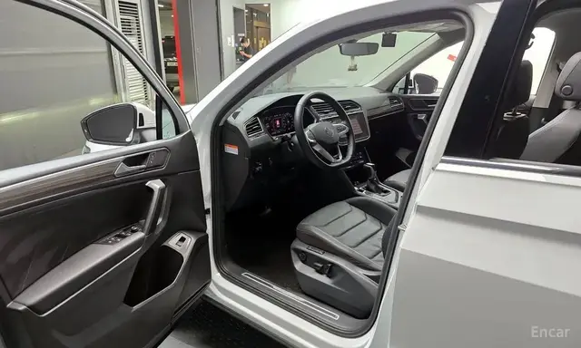 VOLKSWAGEN TIGUAN R-LINE 2 2023