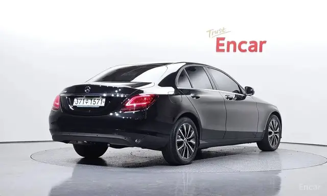 MERCEDES-BENZ C200 2020