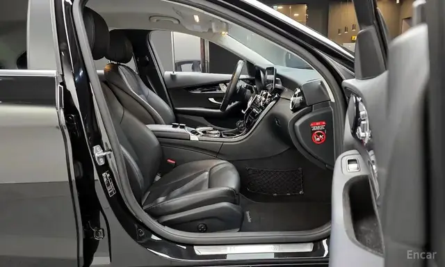 MERCEDES-BENZ C200 2020