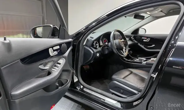 MERCEDES-BENZ C200 2020