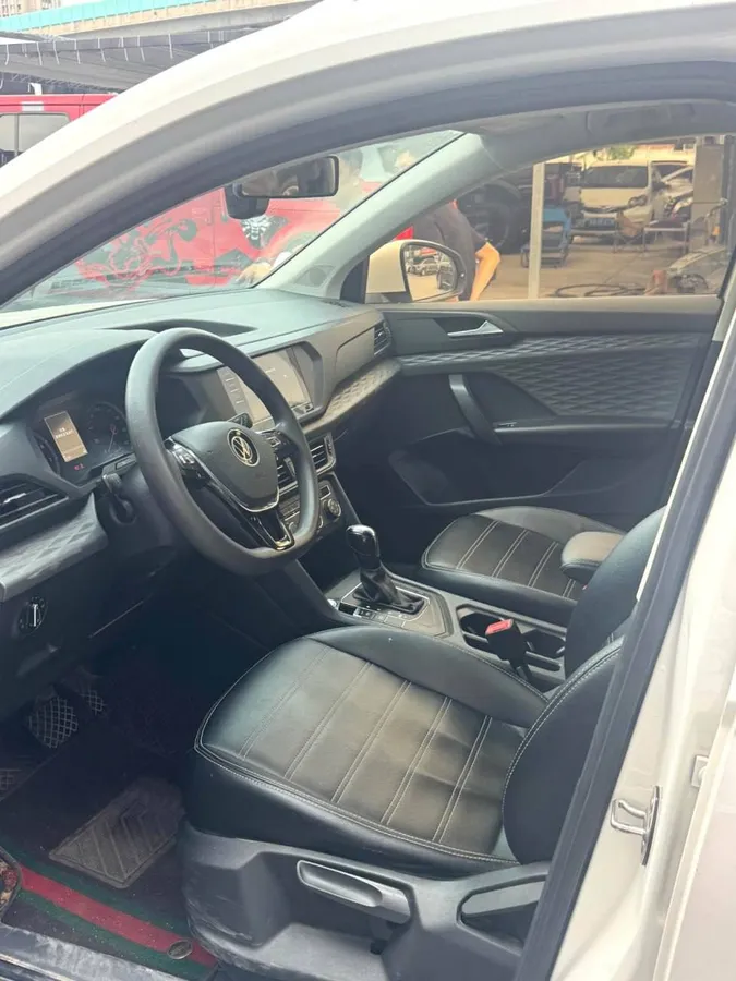 VOLKSWAGEN THARU 2022